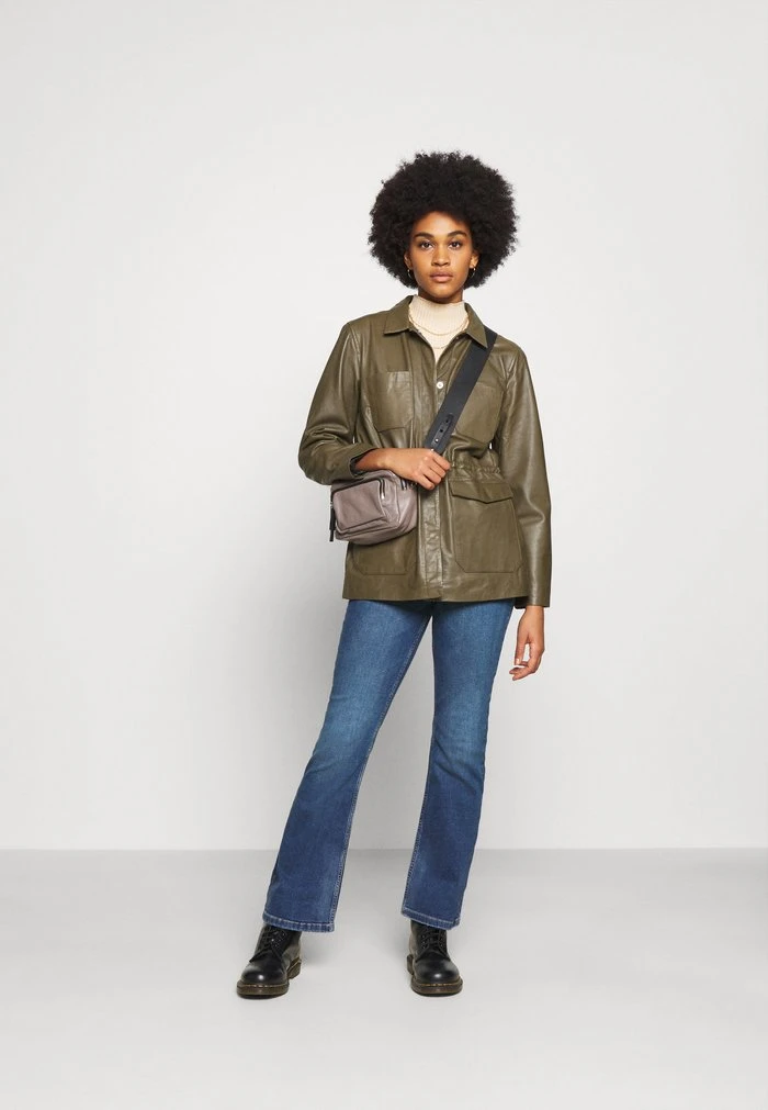 JDYNEWFLORA NEELA LIFE HGH FLARE - Jean Droit - Medium Blue Denim 4 JDYNEWFLORA NEELA LIFE HGH FLARE - Jean Droit - Medium Blue Denim – Image 2