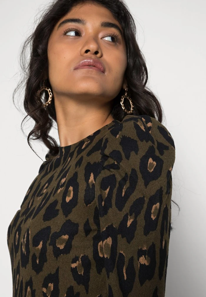 JDYTONSY PUFF SLEEVE - Pullover - Dark Olive Big Leo 7 JDYTONSY PUFF SLEEVE - Pullover - Dark Olive Big Leo – Image 5