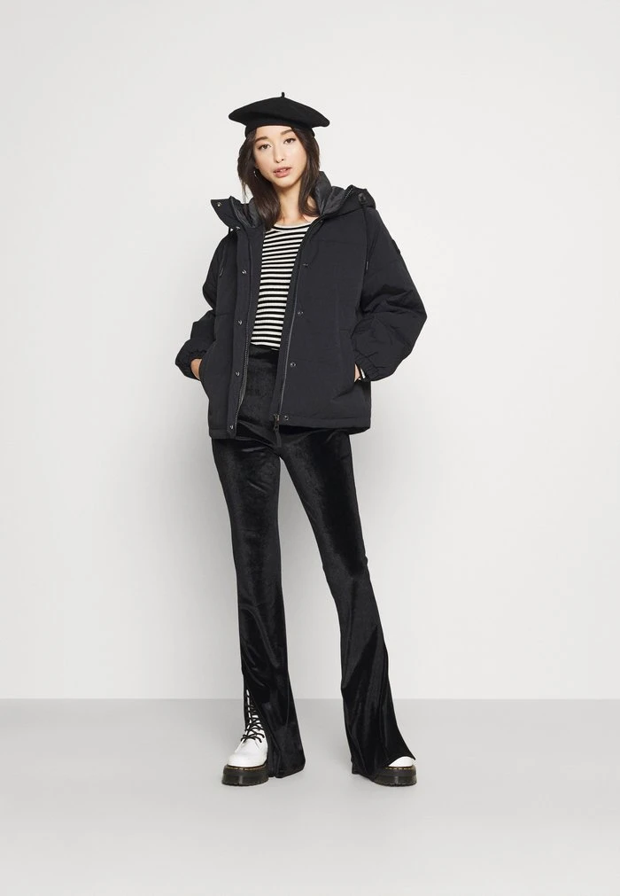 JDYFRANSISKA O NECK - T-shirt à Manches Longues - Black/white 4 JDYFRANSISKA O NECK - T-shirt à Manches Longues - Black/white – Image 2