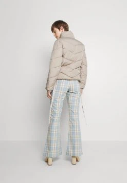 JDYFINNO - Veste D'hiver - Simply Taupe 11 JDYFINNO - Veste D'hiver - Simply Taupe -Promos JDY Boutique 0aadf546c39c4151985e6a38820942f0