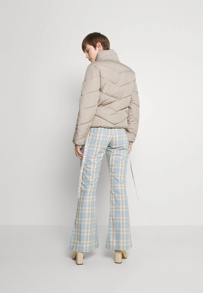 JDYFINNO - Veste D'hiver - Simply Taupe 5 JDYFINNO - Veste D'hiver - Simply Taupe – Image 3