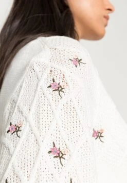 JDYALLY EMBROIDERY CARDIGAN - Gilet - Cloud Dancer 11 JDYALLY EMBROIDERY CARDIGAN - Gilet - Cloud Dancer -Promos JDY Boutique 1235663c584240279c7b08c1ccfbdf97