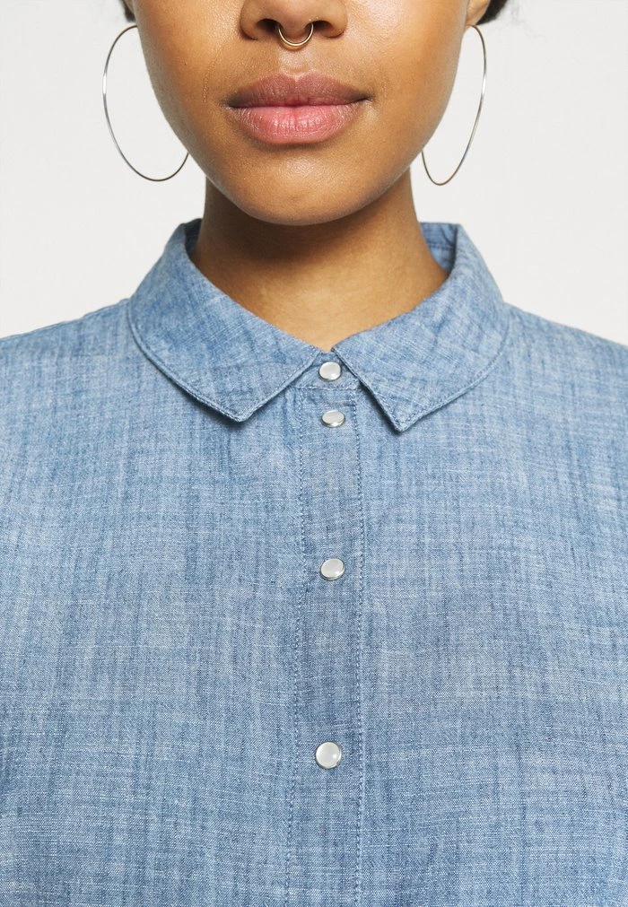 JDYHELLA - Chemisier - Medium Blue Denim 8 JDYHELLA - Chemisier - Medium Blue Denim – Image 6