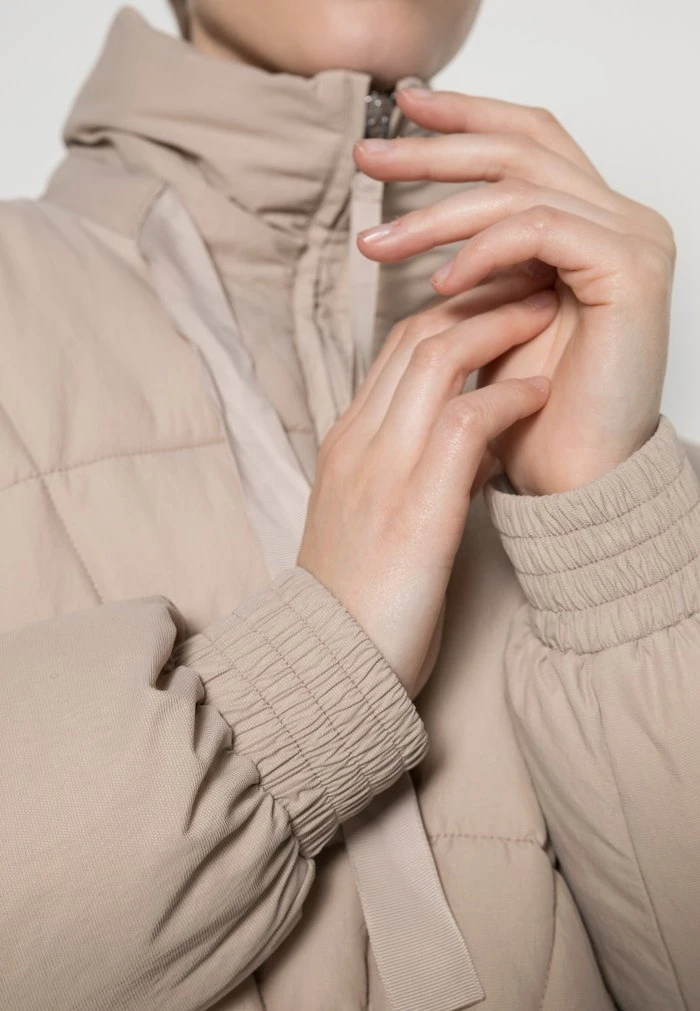 JDYDAKOTA SHORT PADDED JACKET - Veste D'hiver - Simply Taupe 7 JDYDAKOTA SHORT PADDED JACKET - Veste D'hiver - Simply Taupe – Image 5