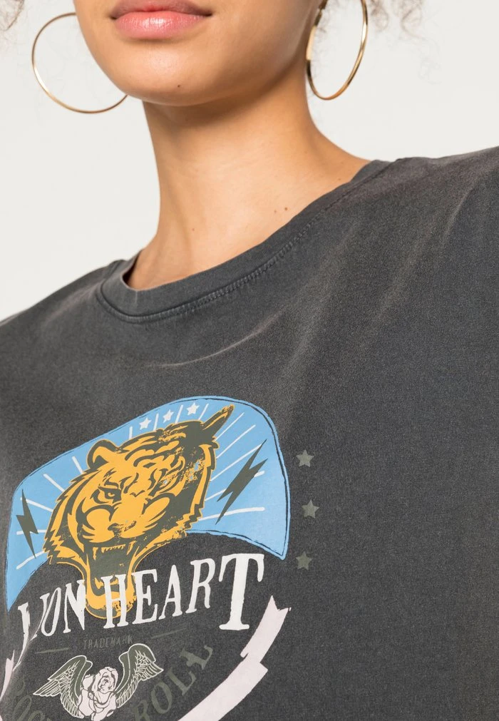 JDYFAROCK - T-shirt Imprimé - Obsidian/lion Heart 7 JDYFAROCK - T-shirt Imprimé - Obsidian/lion Heart – Image 5
