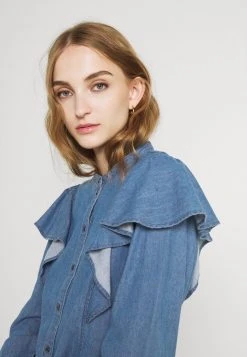 JDYAVA - Blouse - Medium Blue Denim -Promos JDY Boutique 1dbef6ec21104fc3954ff9983a439fd0