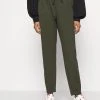 JDYPRETTY NEW PANT - Pantalon Classique - Forest Night -Promos JDY Boutique 1f573064a8c04ccf9d382e4c54bc0e16