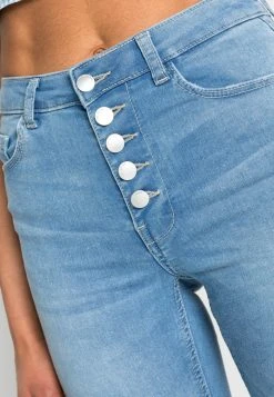 JDYNEWNIKKI LIFE BUTTON - Jeans Skinny - Light Blue Denim 11 JDYNEWNIKKI LIFE BUTTON - Jeans Skinny - Light Blue Denim -Promos JDY Boutique 230fa4da93214ef2be7e01ff066d9bfa