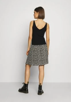 JDYNANNA - Débardeur - Black 9 JDYNANNA - Débardeur - Black -Promos JDY Boutique 25557552238143c5bf08dce2fbeb04be