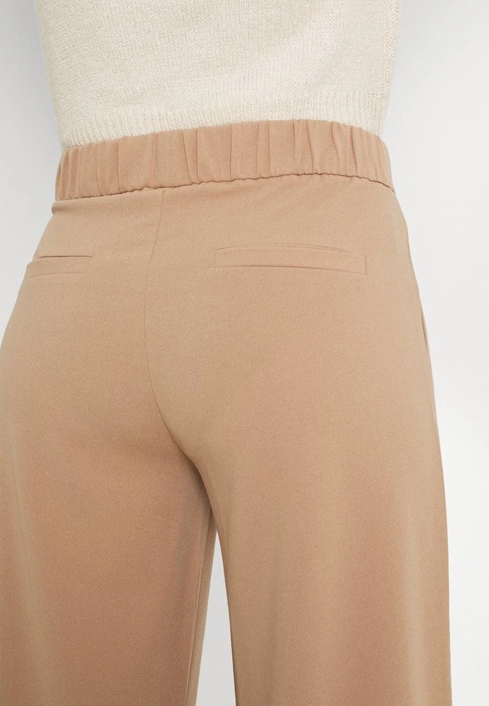 JDYCATIA LANEY WIDE PANT - Pantalon Classique - Chanterelle 8 JDYCATIA LANEY WIDE PANT - Pantalon Classique - Chanterelle – Image 6