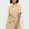 JDYMILLIE LIFE DRESS - Robe Chemise - Warm Sand 1 JDYMILLIE LIFE DRESS - Robe Chemise - Warm Sand -Promos JDY Boutique 28763ae7f9fe4baf9d2bf2f536357815