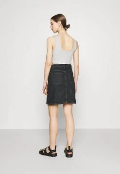 JDYTYSON LIFE - Jupe En Jean - Black Denim 11 JDYTYSON LIFE - Jupe En Jean - Black Denim -Promos JDY Boutique 2b4886bfc080419ea43a405a3cf81240