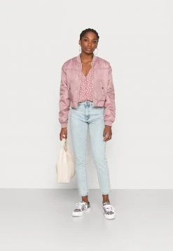 JDYJULIA SMOCK - Blouse - Nostalgia Rose/cloud Dancer 8 JDYJULIA SMOCK - Blouse - Nostalgia Rose/cloud Dancer -Promos JDY Boutique 2bcbf5c94abe49c9a491a42ab8846e85