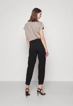 JDYPEN PANT - Pantalon Classique - Black 9 JDYPEN PANT - Pantalon Classique - Black -Promos JDY Boutique 2e04e68f601e47c4b15535307e63525e