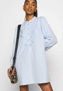 JDYMUMBAI LIFE - Robe Chemise - Cashmere Blue 14 JDYMUMBAI LIFE - Robe Chemise - Cashmere Blue -Promos JDY Boutique 366cb1789b424bbaaa9a492c7f11baf1