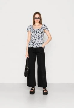 JDYSTARR LIFE CAP SLEEVE - Blouse - Cloud Dancer Blue Indigo -Promos JDY Boutique 374d01a2cf9048a6ade66da223418e9c