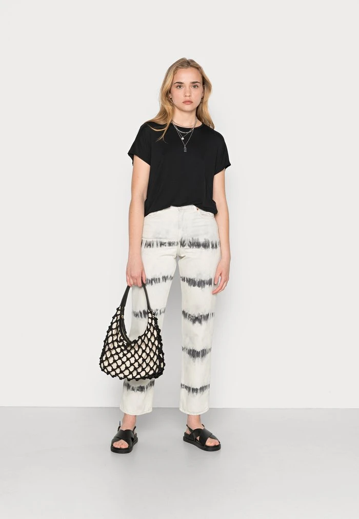 JDYNELLY SS O NECK JRS NOOS - T-shirt Basique - Black 4 JDYNELLY SS O NECK JRS NOOS - T-shirt Basique - Black – Image 2