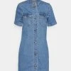 JDYNEWSANNA DRESS - Robe En Jean - Medium Blue Denim 2 JDYNEWSANNA DRESS - Robe En Jean - Medium Blue Denim -Promos JDY Boutique 3fce3a10138f419abb18cca26ec577da