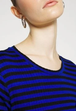 JDYFRANSISKA O NECK - T-shirt à Manches Longues - Surf The Web/black 15 JDYFRANSISKA O NECK - T-shirt à Manches Longues - Surf The Web/black -Promos JDY Boutique 4494a498fd94449193bbd601cd9cf111