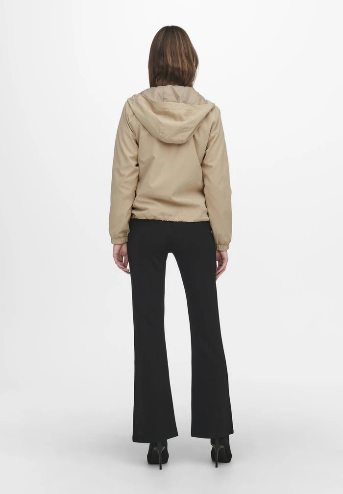 JDYNEWHAZEL SHINE JACKET - Veste Légère - Sand 5 JDYNEWHAZEL SHINE JACKET - Veste Légère - Sand – Image 3