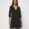 JDYEMILIA WRAP DRESS - Robe De Jour - Black 2 JDYEMILIA WRAP DRESS - Robe De Jour - Black -Promos JDY Boutique 49a0dcd7218a41f3bea9d6be4a44c83d