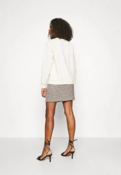 JDY TREATS - Sweatshirt - Tapioca 11 JDY TREATS - Sweatshirt - Tapioca -Promos JDY Boutique 5c3f8f84b51445c5afda128c9c5552b1