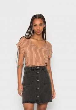 JDYSTARR LIFE V NECK - Blouse - Lion/sandshell