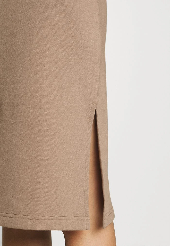 JDYLUCY LIFE L S RAGLAN SWEAT - Robe De Jour - Portabella 8 JDYLUCY LIFE L S RAGLAN SWEAT - Robe De Jour - Portabella – Image 6