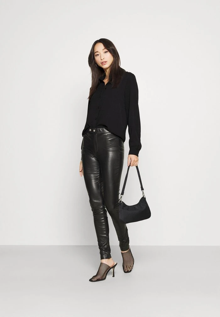 JDYBROOKE - Chemisier - Black 4 JDYBROOKE - Chemisier - Black – Image 2