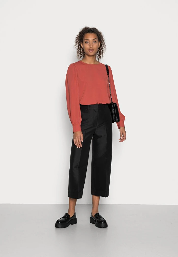 JDY SELINA - T-shirt à Manches Longues - Tandoori Spice 4 JDY SELINA - T-shirt à Manches Longues - Tandoori Spice – Image 2