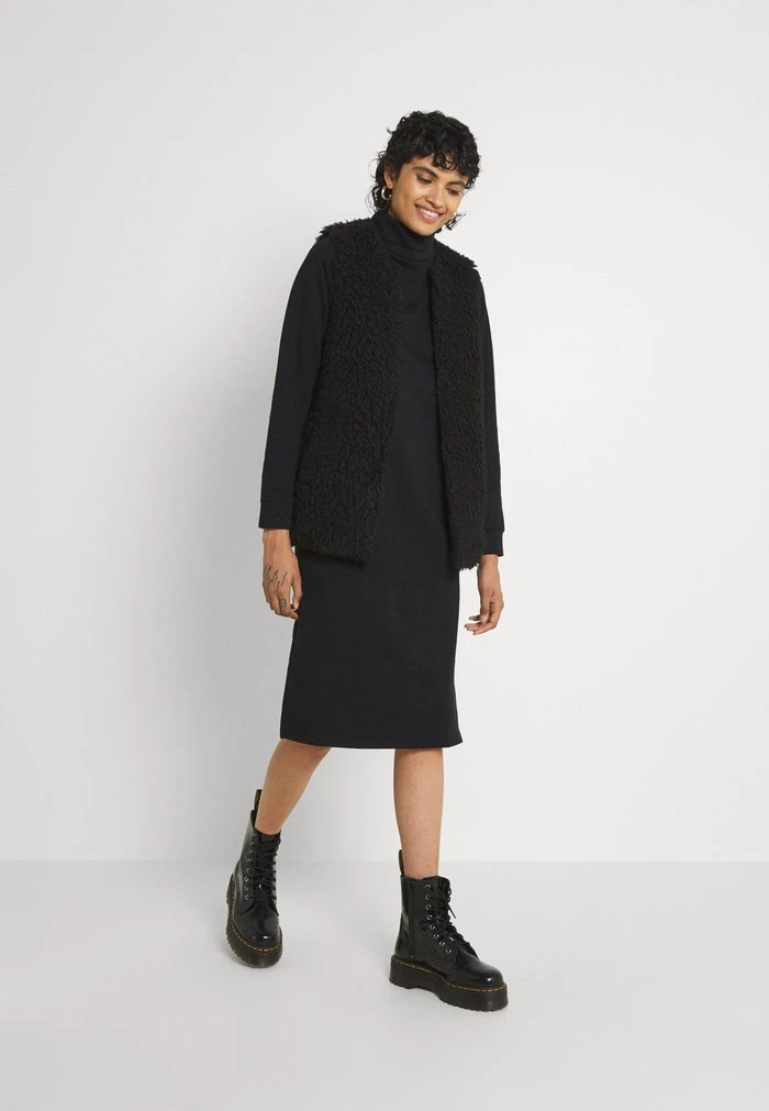 JDYLUCY LIFE L S RAGLAN SWEAT - Robe De Jour - Black 4 JDYLUCY LIFE L S RAGLAN SWEAT - Robe De Jour - Black – Image 2