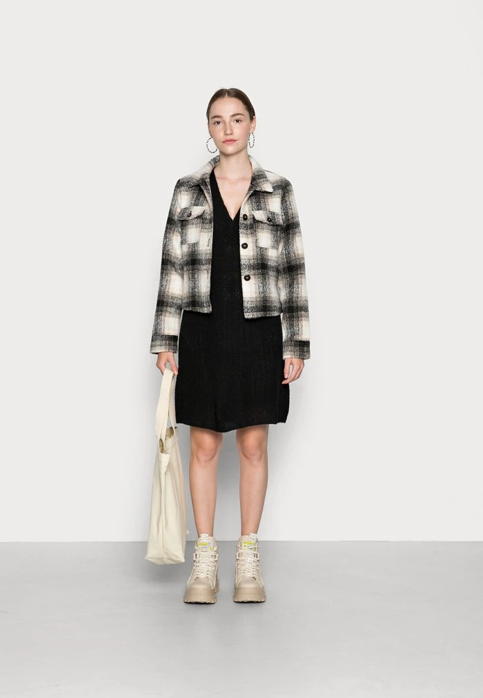 JDYWENDY V NECK DRESS - Robe Pull - Black 4 JDYWENDY V NECK DRESS - Robe Pull - Black – Image 2