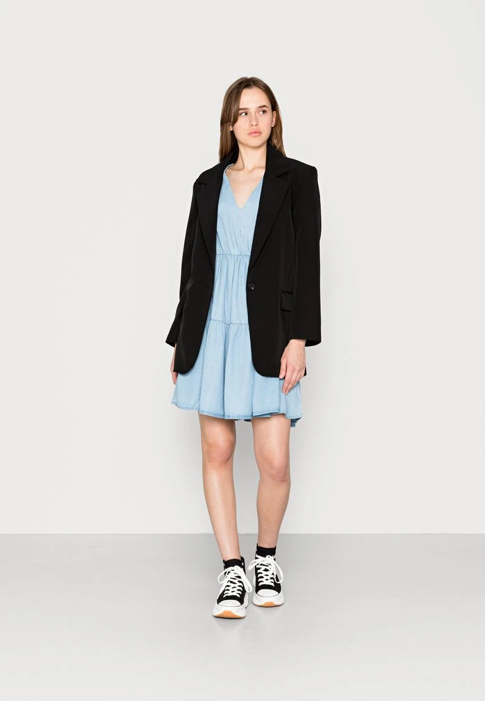 JDYAMY LIFE LAYER DRESS - Robe En Jean - Light Blue Denim 4 JDYAMY LIFE LAYER DRESS - Robe En Jean - Light Blue Denim – Image 2