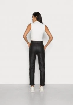 JDYNEWTHUNDER CHINO COATED - Pantalon Classique - Black 9 JDYNEWTHUNDER CHINO COATED - Pantalon Classique - Black -Promos JDY Boutique 75f97c10c6a049aab245db62c0f9f325