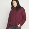 JDYNEWERICA SHORT PADDED JACKET - Veste D'hiver - Windsor Wine -Promos JDY Boutique 7619af2ed87f4abc8dbd0edd3a48c6af