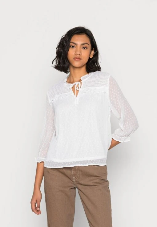 JDY Blouse - Cloud Dancer 1 JDY Blouse - Cloud Dancer -Promos JDY Boutique 76a6e6cfa3224990989ec28b1f257d52