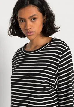 JDYMAGGIE - T-shirt à Manches Longues - Black/antique White 11 JDYMAGGIE - T-shirt à Manches Longues - Black/antique White -Promos JDY Boutique 77bf2611743c447d9edc84e0af3a94c8