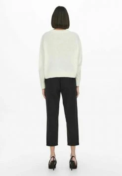 JDY Pullover - Cloud Dancer 12 JDY Pullover - Cloud Dancer -Promos JDY Boutique 78443615fa62498a9ebcf427b13cc63f