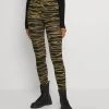 JDYDONNA BOURNE - Legging - Olive Branch 2 JDYDONNA BOURNE - Legging - Olive Branch -Promos JDY Boutique 7b1094f7d9194df49d81a902e83fed55