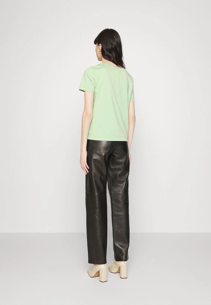 JDYFAROCK LIFE V NECK - T-shirt Basique - Basil 5 JDYFAROCK LIFE V NECK - T-shirt Basique - Basil – Image 3