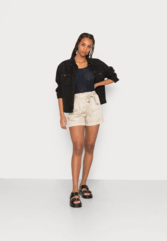 JDYTOMIKA LUREX BELT SHORTS - Short - Chateau Gray 4 JDYTOMIKA LUREX BELT SHORTS - Short - Chateau Gray – Image 2