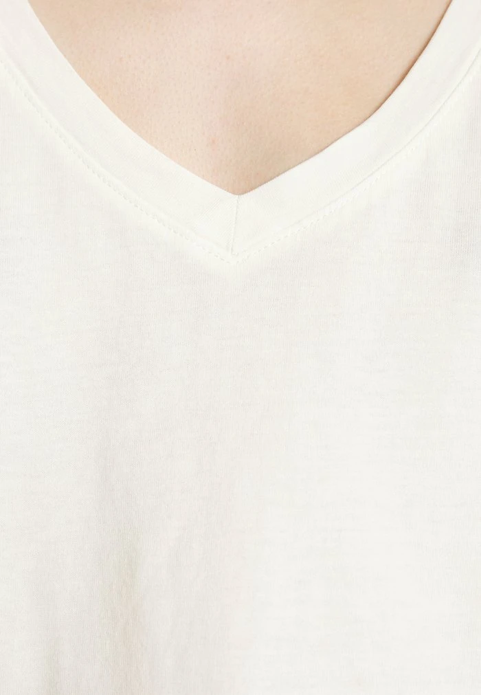 JDYFAROCK LIFE V NECK - T-shirt Basique - Cloud Dancer 8 JDYFAROCK LIFE V NECK - T-shirt Basique - Cloud Dancer – Image 6