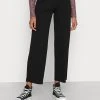 JDY GEGGO LONG BUTTON PANT - Pantalon Classique - Black 1 JDY GEGGO LONG BUTTON PANT - Pantalon Classique - Black -Promos JDY Boutique 83b7813db0854de5b230eda9018f3d50