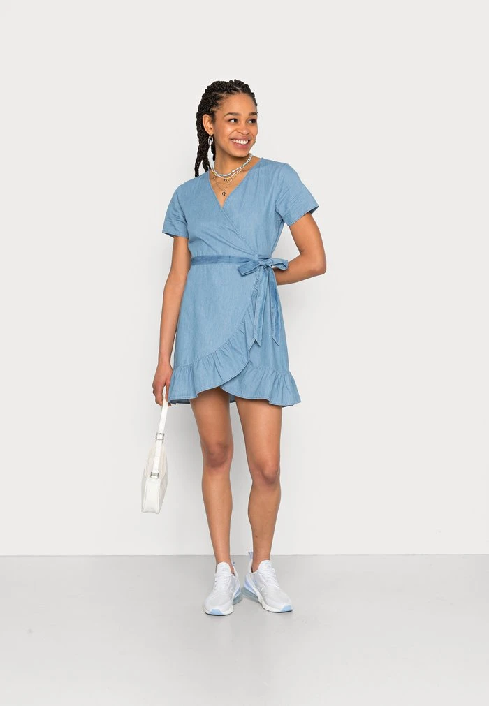 JDYBELLA LIFE DRESS - Robe En Jean - Light Blue Denim 4 JDYBELLA LIFE DRESS - Robe En Jean - Light Blue Denim – Image 2