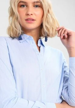 JDYMIO - Chemisier - Blue/cloud Dancer 11 JDYMIO - Chemisier - Blue/cloud Dancer -Promos JDY Boutique 85ff1e9fb7c144388e80be80875d6230