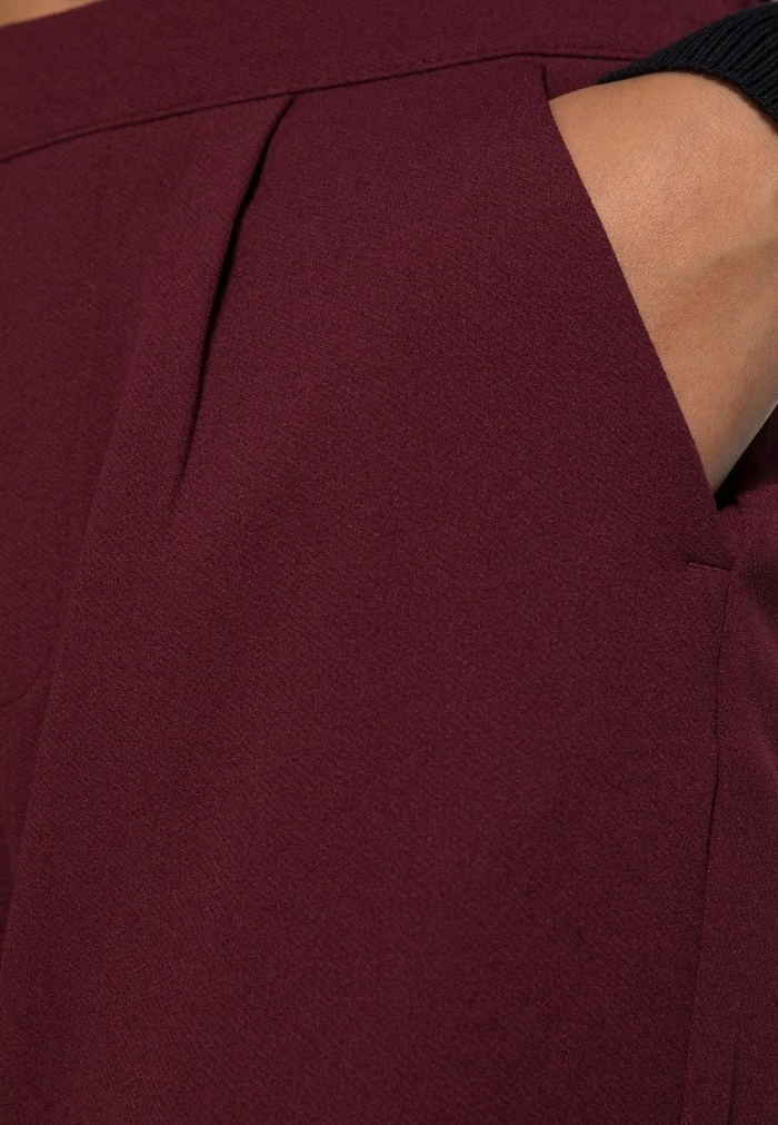 JDYDELICIOUS MIA ANCLE SOLID PANT - Pantalon Classique - Windsor Wine 7 JDYDELICIOUS MIA ANCLE SOLID PANT - Pantalon Classique - Windsor Wine – Image 5