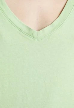 JDYFAROCK LIFE V NECK - T-shirt Basique - Basil 13 JDYFAROCK LIFE V NECK - T-shirt Basique - Basil -Promos JDY Boutique 93d1628e7bdc46269a26745f8a859085