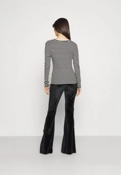 JDYFRANSISKA O NECK - T-shirt à Manches Longues - Black/white 10 JDYFRANSISKA O NECK - T-shirt à Manches Longues - Black/white -Promos JDY Boutique 94f6819dc67143398220758b6bf8ec85