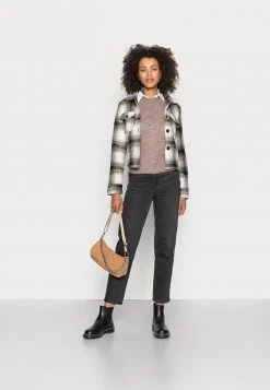 JDYNAT HIGH NECK VEST - Pullover - Mottled Light Brown 8 JDYNAT HIGH NECK VEST - Pullover - Mottled Light Brown -Promos JDY Boutique 96837afaa3a8487494b70f450f872cb0