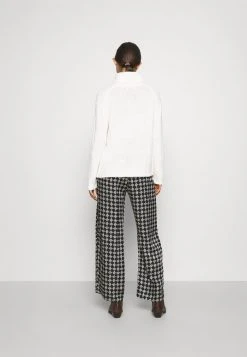 JDYSANDIS ROLL NECK - Pullover - Cloud Dancer 10 JDYSANDIS ROLL NECK - Pullover - Cloud Dancer -Promos JDY Boutique 972f713c0f0a4355b8ad5b2c5d58f521